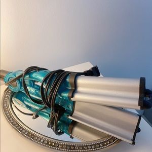 Bed head wave artist